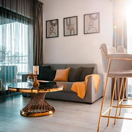 Luxury Family Apartment With Private Parking And Forest View ทิมิชัวรา ภายนอก รูปภาพ