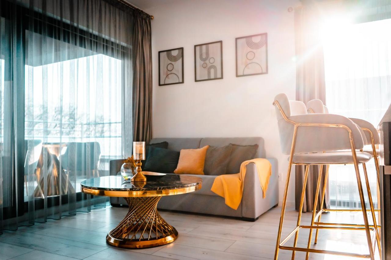 Luxury Family Apartment With Private Parking And Forest View ทิมิชัวรา ภายนอก รูปภาพ