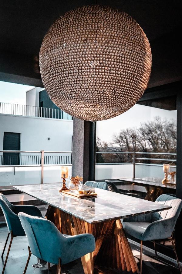 Luxury Family Apartment With Private Parking And Forest View ทิมิชัวรา ภายนอก รูปภาพ