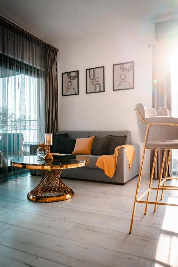 Luxury Family Apartment With Private Parking And Forest View ทิมิชัวรา ภายนอก รูปภาพ