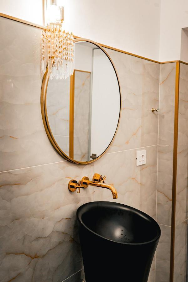 Luxury Family Apartment With Private Parking And Forest View ทิมิชัวรา ภายนอก รูปภาพ