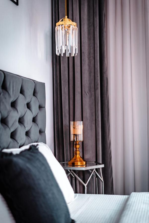 Luxury Family Apartment With Private Parking And Forest View ทิมิชัวรา ภายนอก รูปภาพ