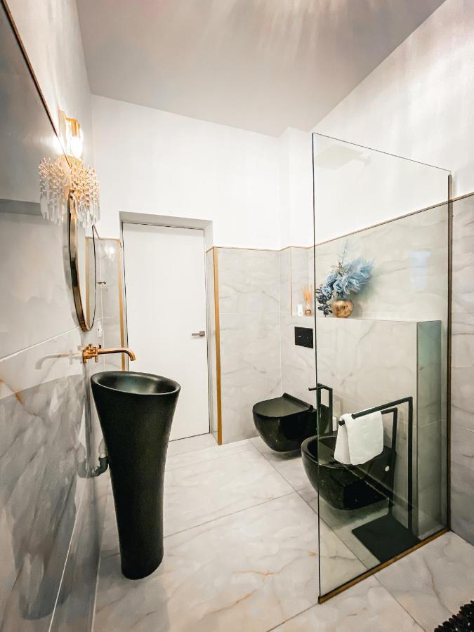 Luxury Family Apartment With Private Parking And Forest View ทิมิชัวรา ภายนอก รูปภาพ