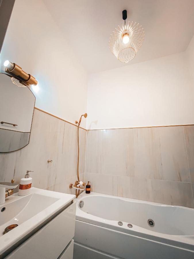 Luxury Family Apartment With Private Parking And Forest View ทิมิชัวรา ภายนอก รูปภาพ